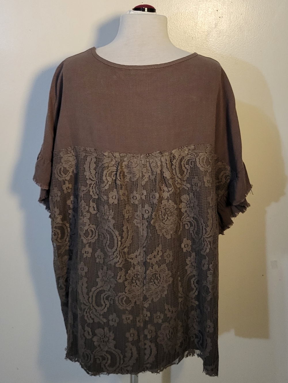 Easel (Women's M) Taupe Over-sized Boxy Crewneck Ruffled Short Sleeve Tee - Picture 4 of 10